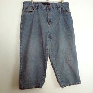 BILL BLASS 18W Jeans Capri Pant Medium Wash Easy Fit